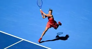 Awali Ajang Di Beijing, Zheng Qinwen Selamat Dari Laga Maraton