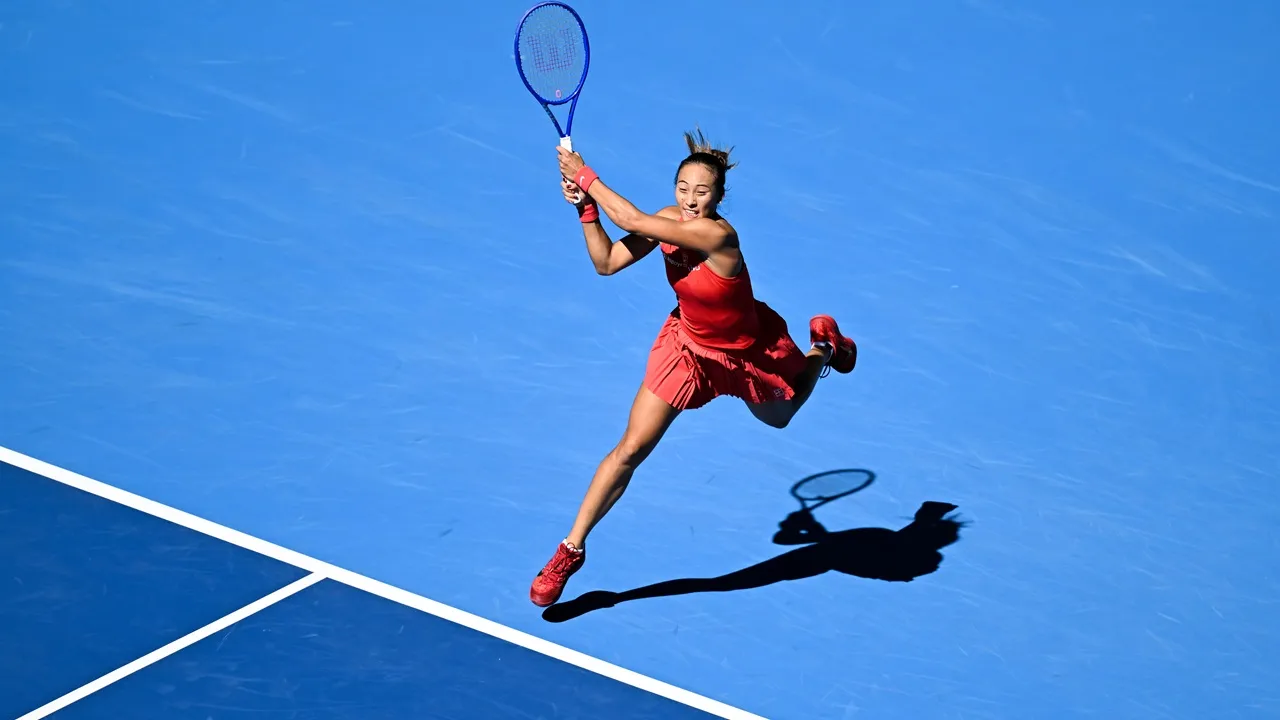 Awali Turnamen Di Beijing, Zheng Qinwen Selamat Dari Laga Maraton