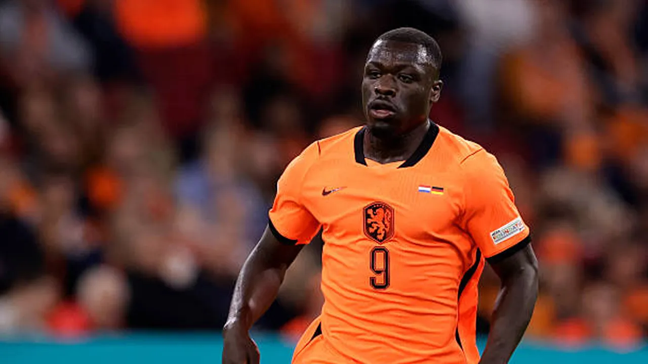 Brian Brobbey Bukan Prioritas, Manchester United Fokus Rekrut Bek di Januari