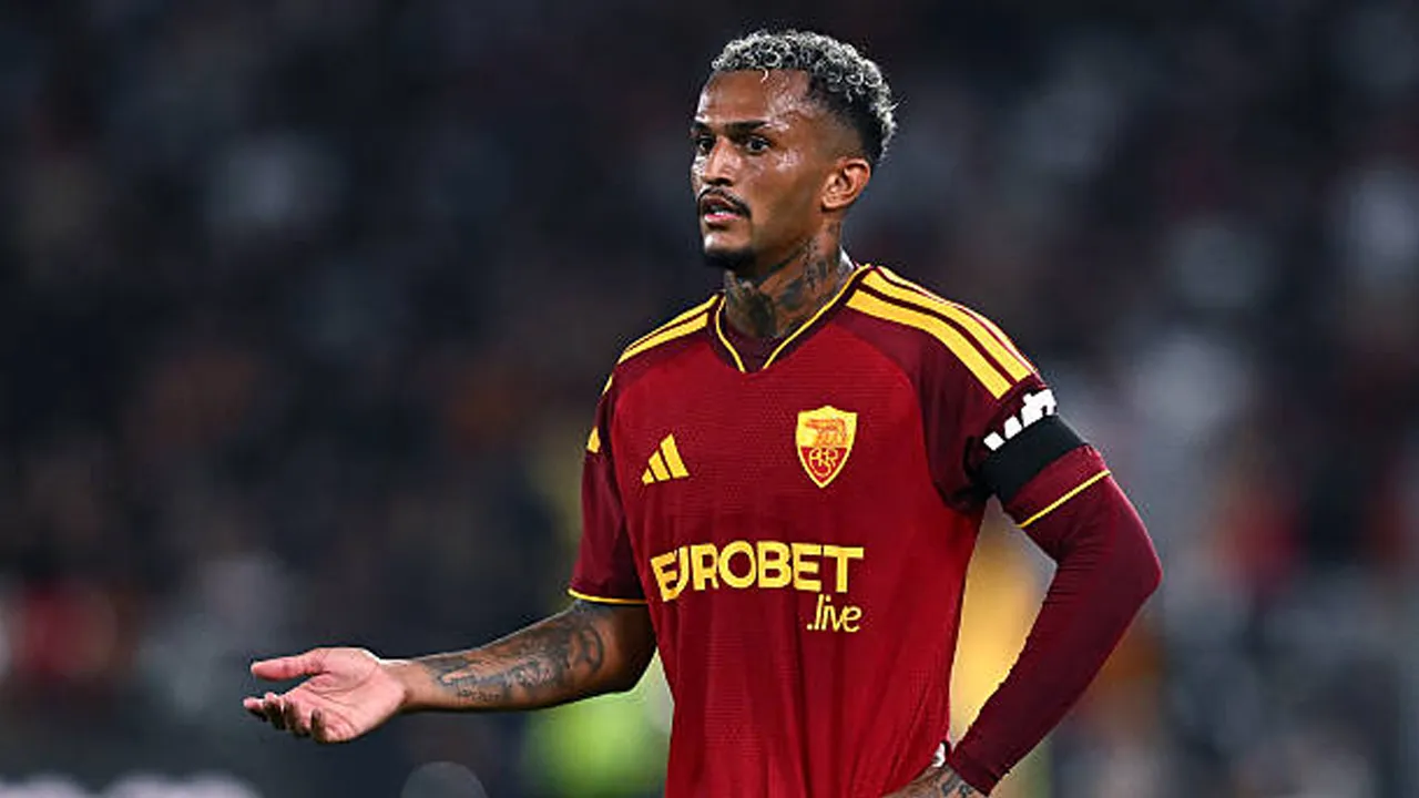 Butuh Bek Kanan Baru, Wesley Franca dari AS Roma Dipantau Manchester United