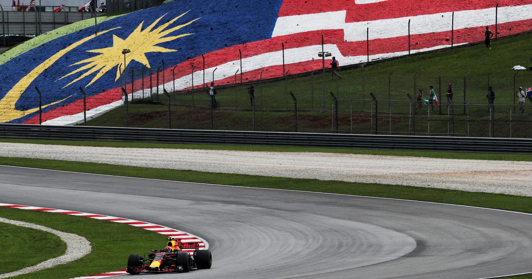 Keistimewaan Grand Prix Bahrain di Sirkuit Sepang - sumber: (racingnews365)