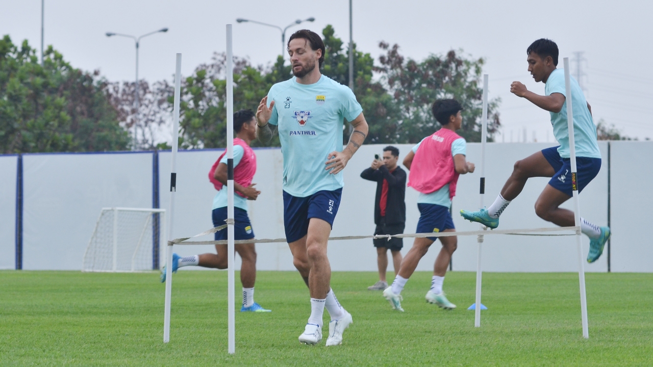 Marc Klok Minta Pemain Persib Disiplin Sambut Jadwal Padat
