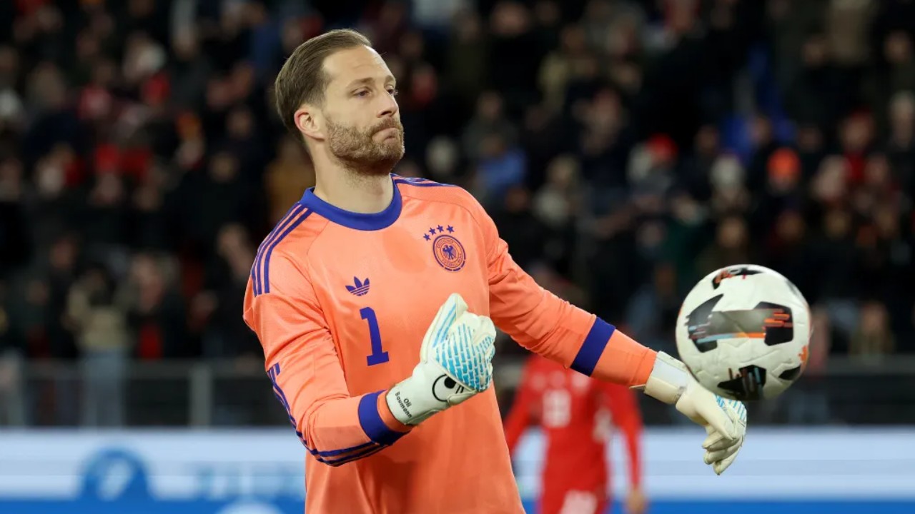 Neuer Berpeluang Pensiun, Bayern Kembali Berminat Boyong Oliver Baumann