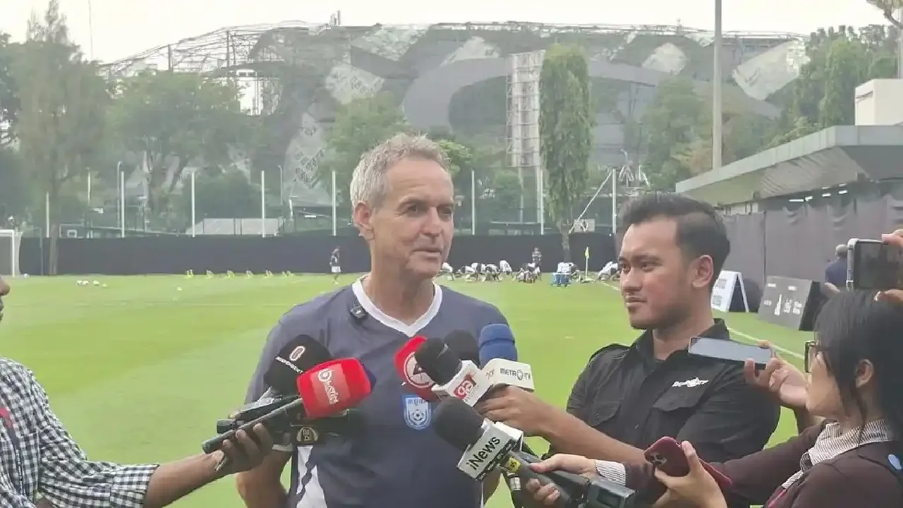 Pelatih Bangladesh, Thomas Dooley sebut Timnas Indonesia berada di bawah tekanan.