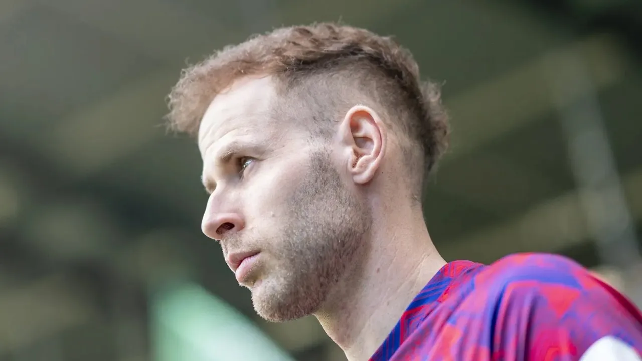 Peter Gulacsi Incar Kemenangan Perdana di Kandang Real Madrid