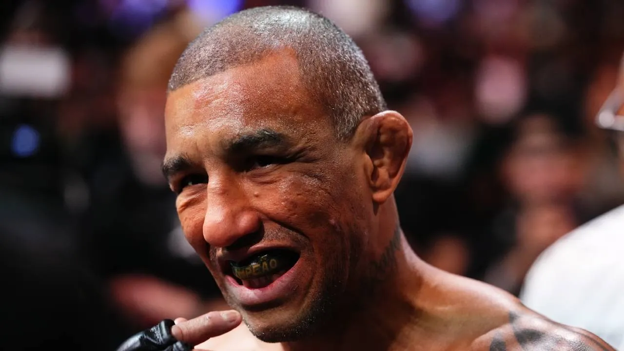 Raoni Barcelos mengatakan kondisinya baik dalam pesan publik pertamanya setelah dirawat di rumah sakit. (Foto: Fight TV)