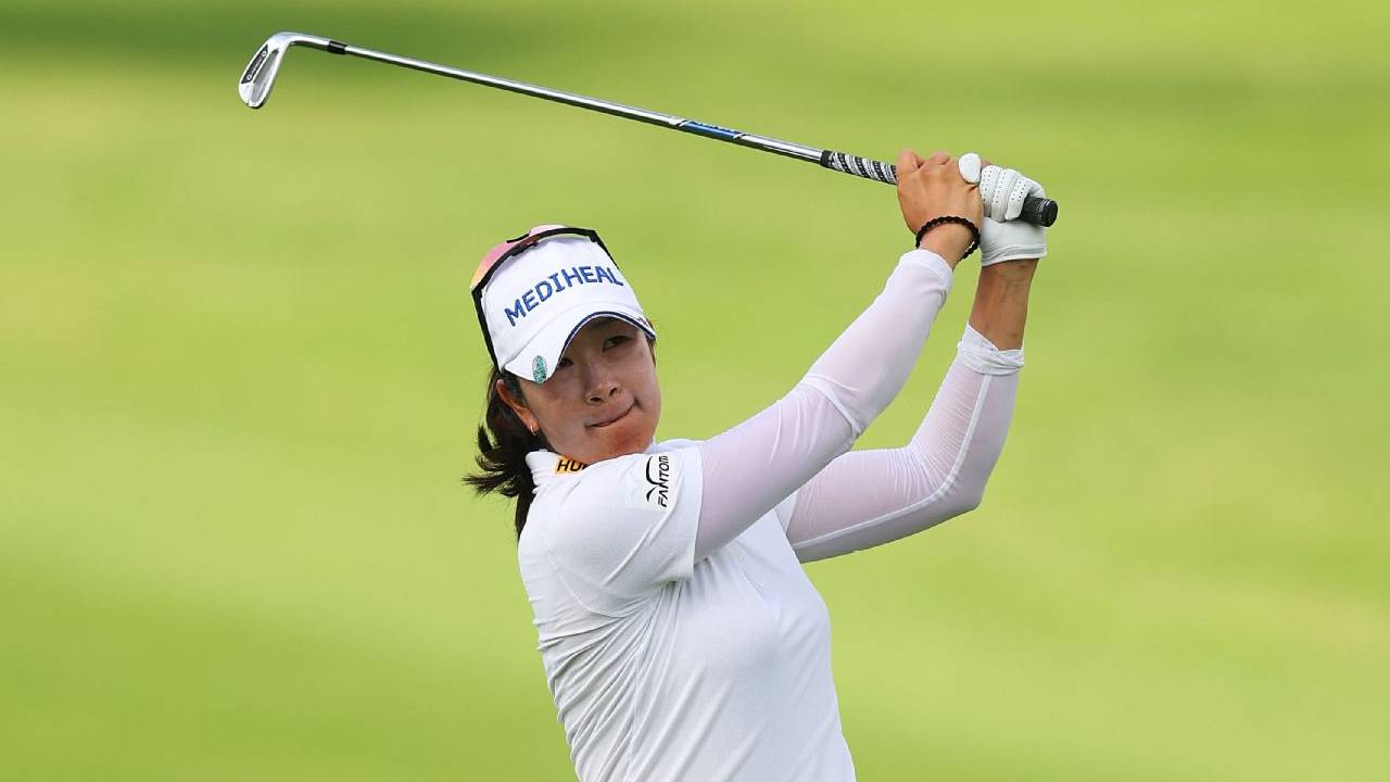 A Lim Kim Kuasai Puncak Klasemen usai Putaran Pertama LOTTE Championship
