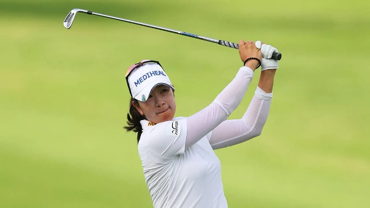 A Lim Kim tampil tanpa bogey dalam kondisi lapangan yang diguyur hujan dan diterpa angin. (Foto: Golf Digest)