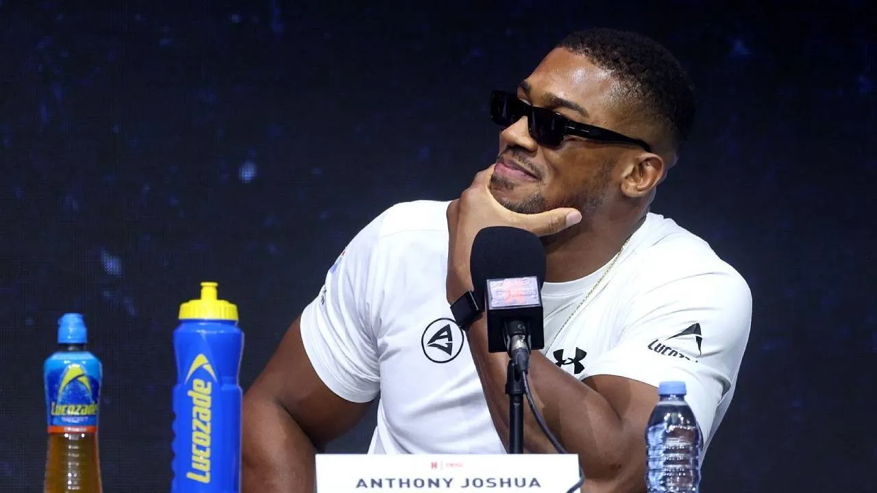 Menurut promotor Eddie Hearn, Anthony Joshua menyadari keinginan publik agar duel besar melawan Fury berlangsung di Inggris. (Foto: Fight TV)