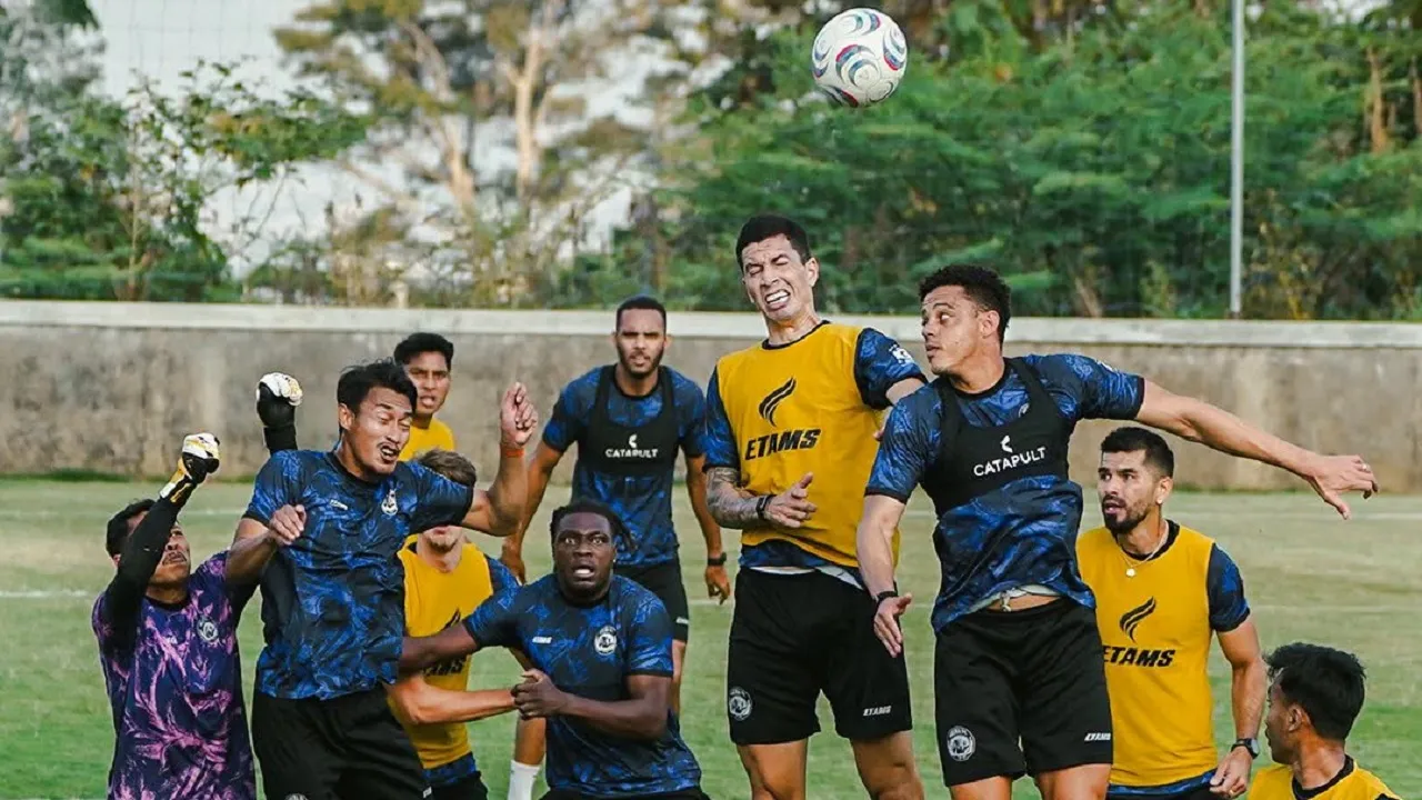 Latihan Arema FC di masa jeda kompetisi