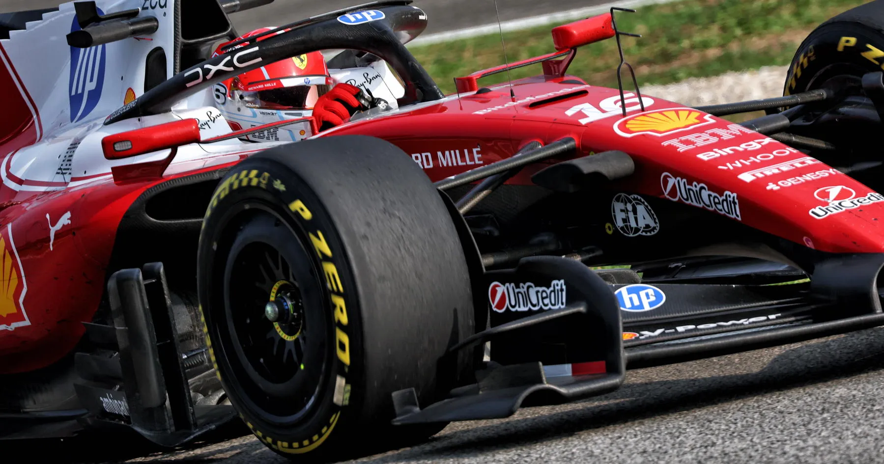 Charles Leclerc Soroti Tantangan Degradasi Ban di Sepang - sumber: (racingnews365)