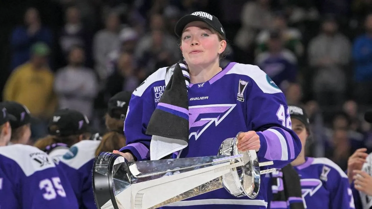 Claire Thompson membantu Minnesota Frost meraih Walter Cup pada 2025. (Foto: AP)