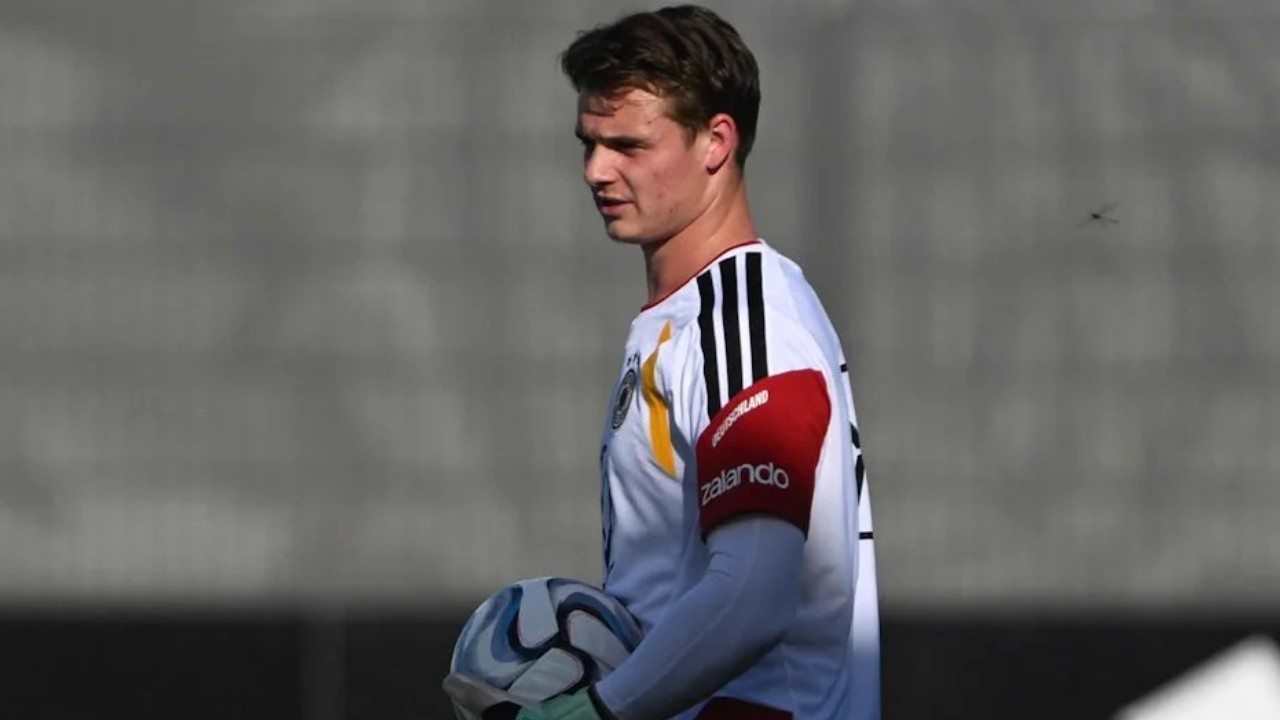 Jonas Urbig Dapat Pesan dari Neuer Usai Debut Bersama Timnas Jerman