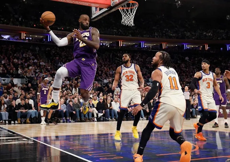 LeBron Pilih Sixers, Batal Akhiri Karier di New York - sumber: (mainbasket)