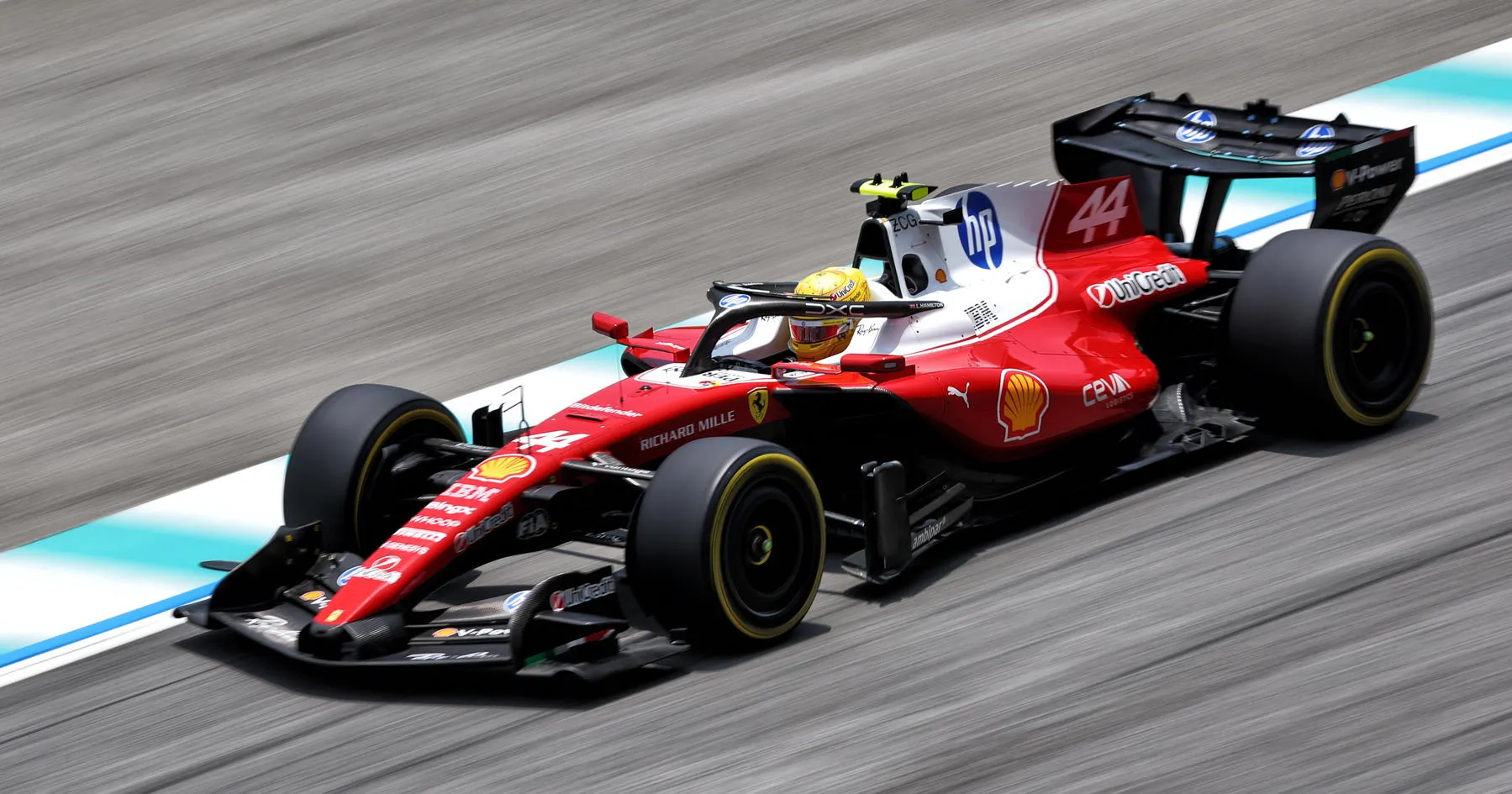 Lewis Hamilton Diselidiki FIA Terkait Insiden Cermin Ferrari - sumber: (racingnews365)