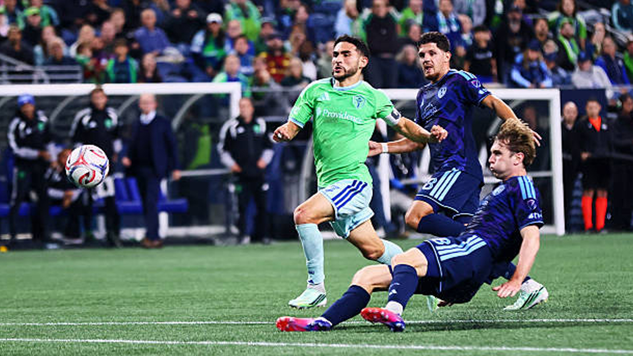 Seattle Sounders Kalahkan Sporting Kansas City 2-1, Gol Cristian Roldan Jadi Pembeda