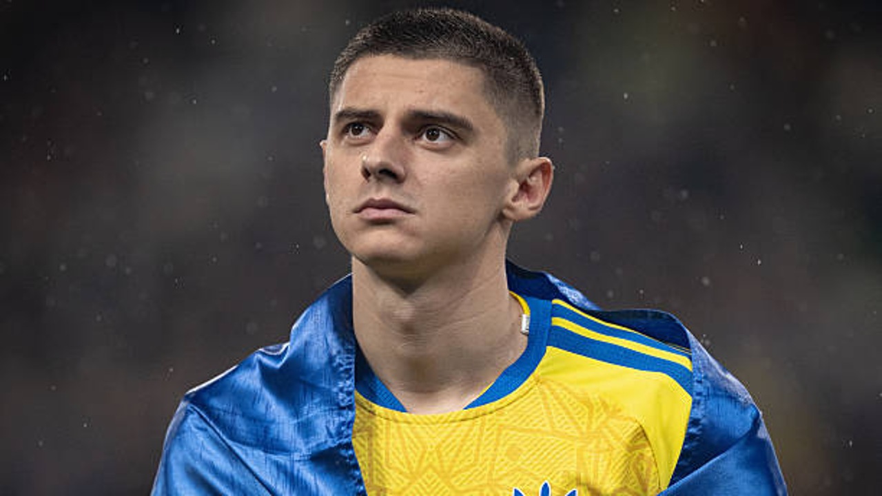 Vitaliy Mykolenko Mundur dari Skuad Ukraina Akibat Cedera