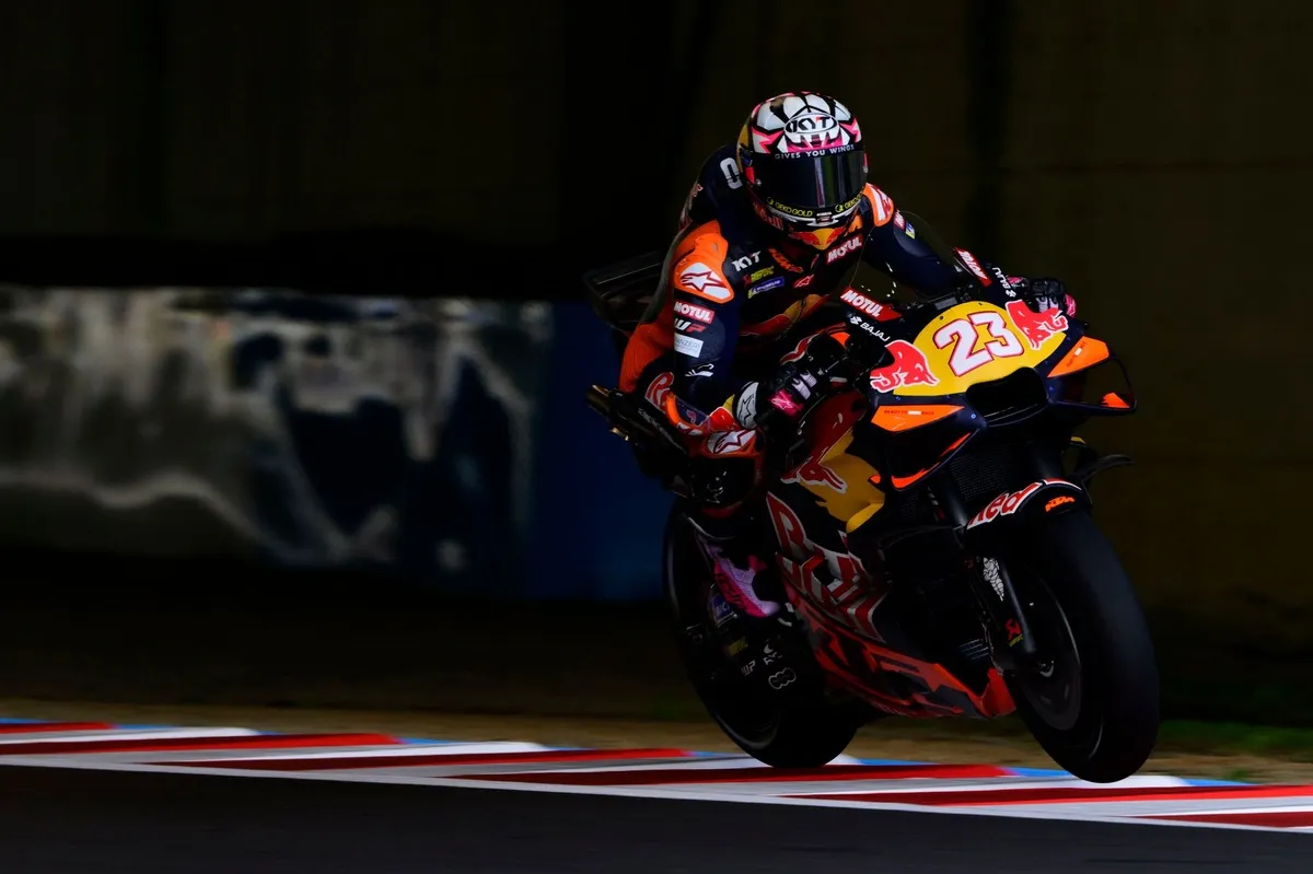 Bastianini Kritik Penalti di Motegi, Martin Kecewa Diri Sendiri - sumber: (motorsport)
