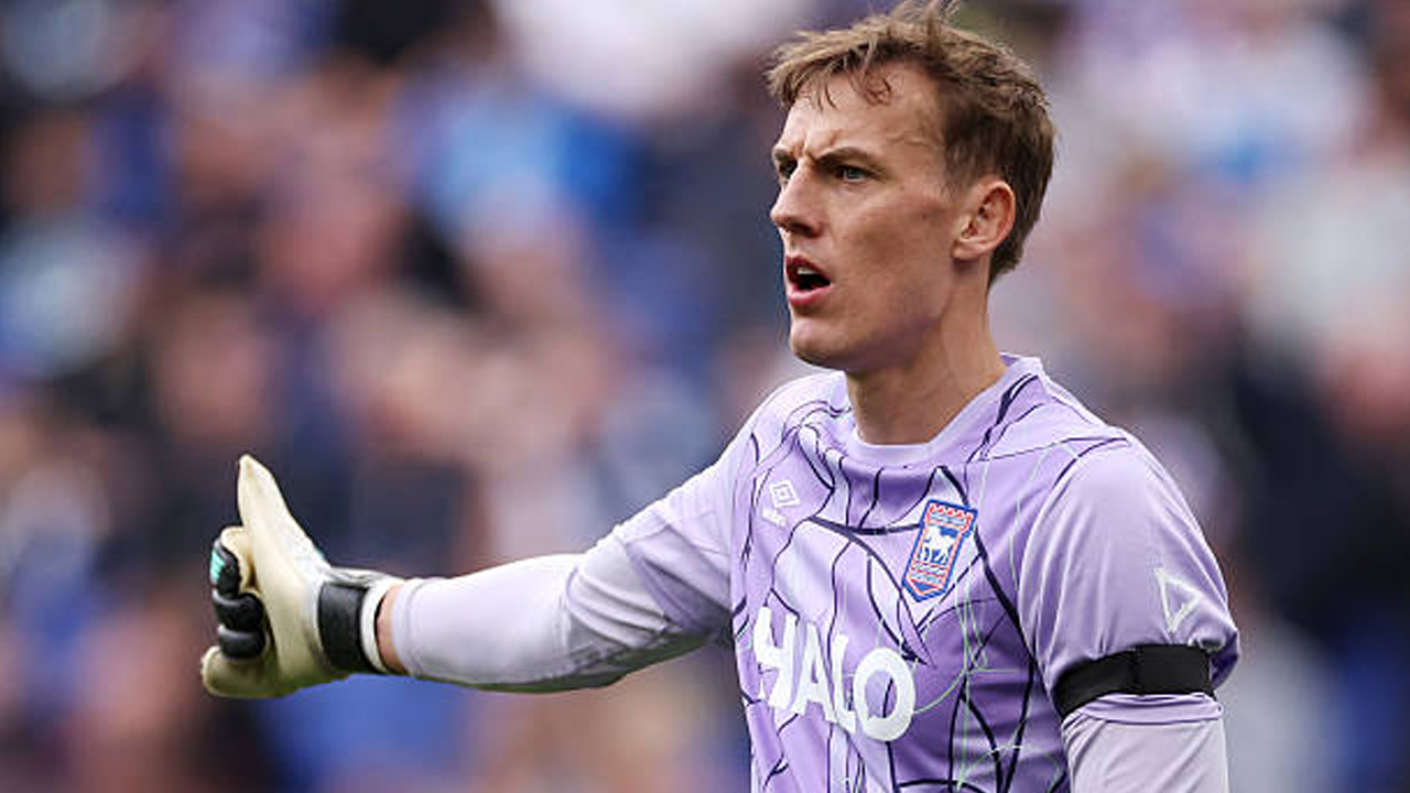 Bertahan Hingga 2029, Christian Walton Teken Kontrak Baru di Ipswich Town