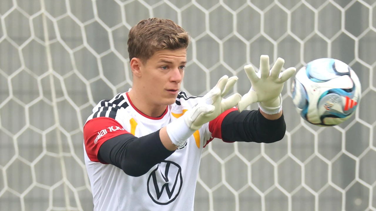 Finn Dahmen Diprediksi Bakal Jadi Starter Saat Jerman Melawan Yunani