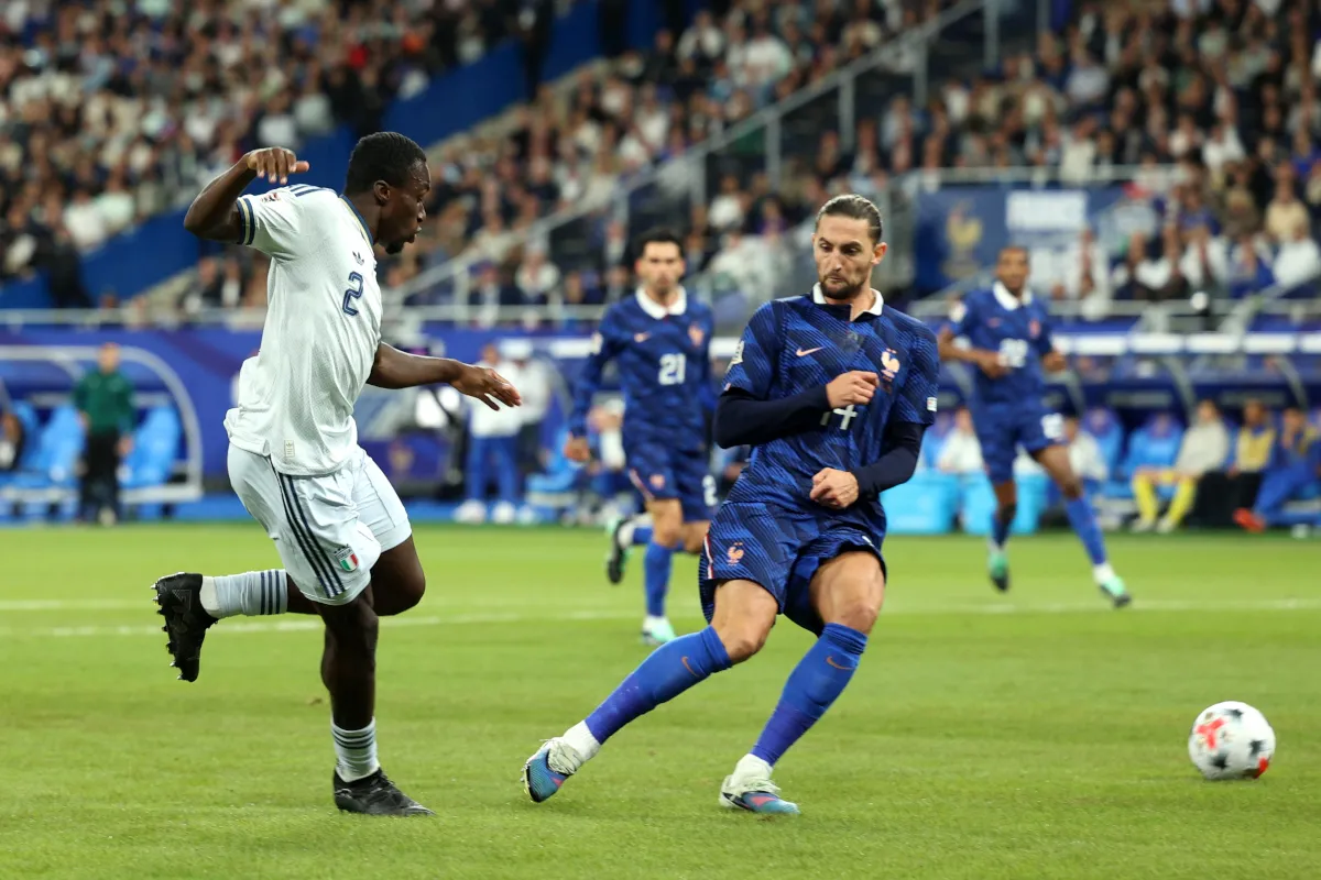 Italia Hentikan Rekor 10 Tahun Prancis dengan Dominasi Babak Pertama - sumber: (footballitalia)