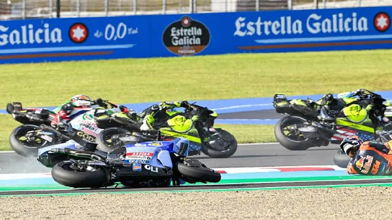 Kekhawatiran Marc Marquez terbukti dengan kecelakaan di Sprint Race MotoGP Jepang 2026 yang melibatkan Alex Marquez, Pedro Acosta dan Fabio Di Giannantonio.