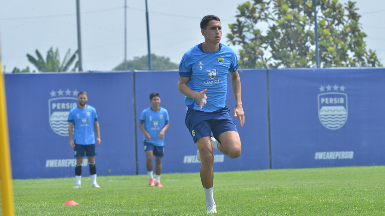 Meski Pincang, Luka Menalo Sebut Persib Siap Lawan Port FC