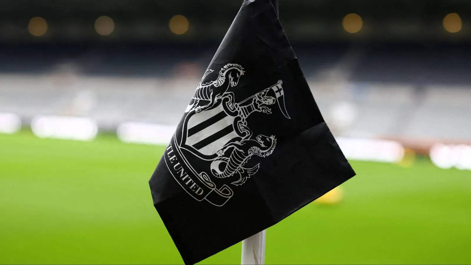 Perubahan Logo Baru Newcastle yang Sulit Dikenali Publik - sumber: (givemesport)