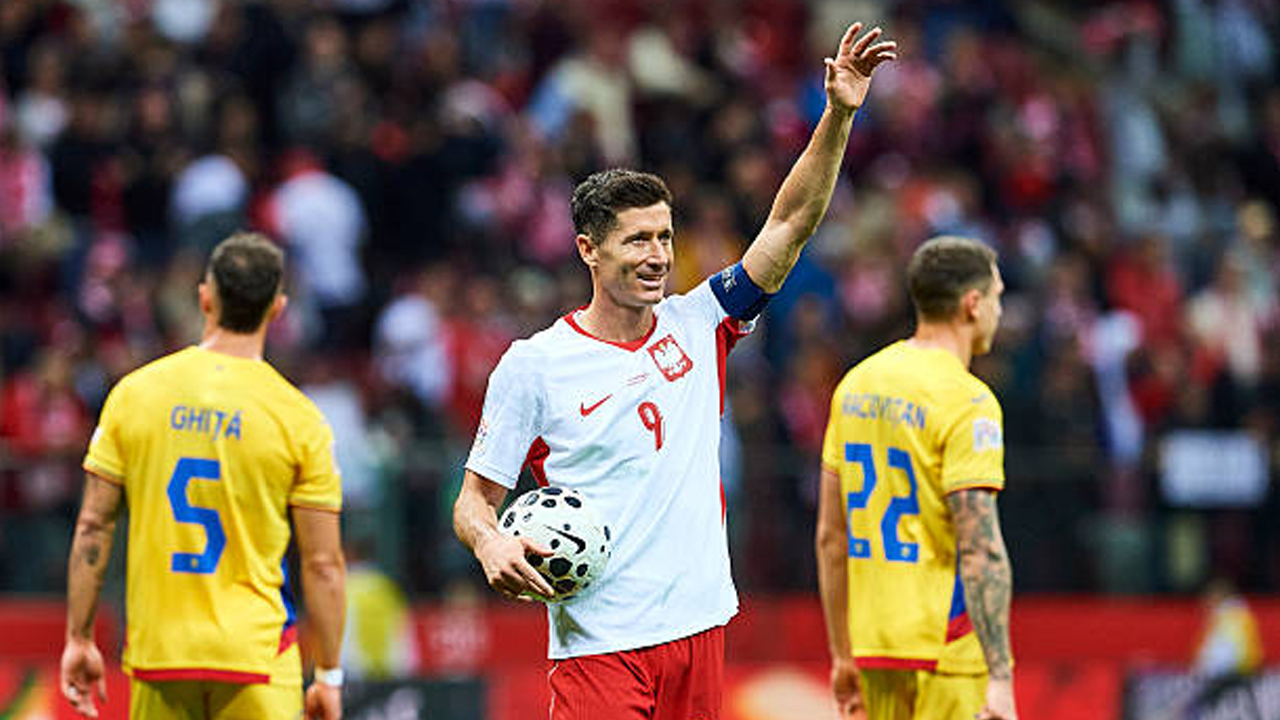 Robert Lewandowski Cetak Hattrick, Polandia Hancurkan Rumania 6-0
