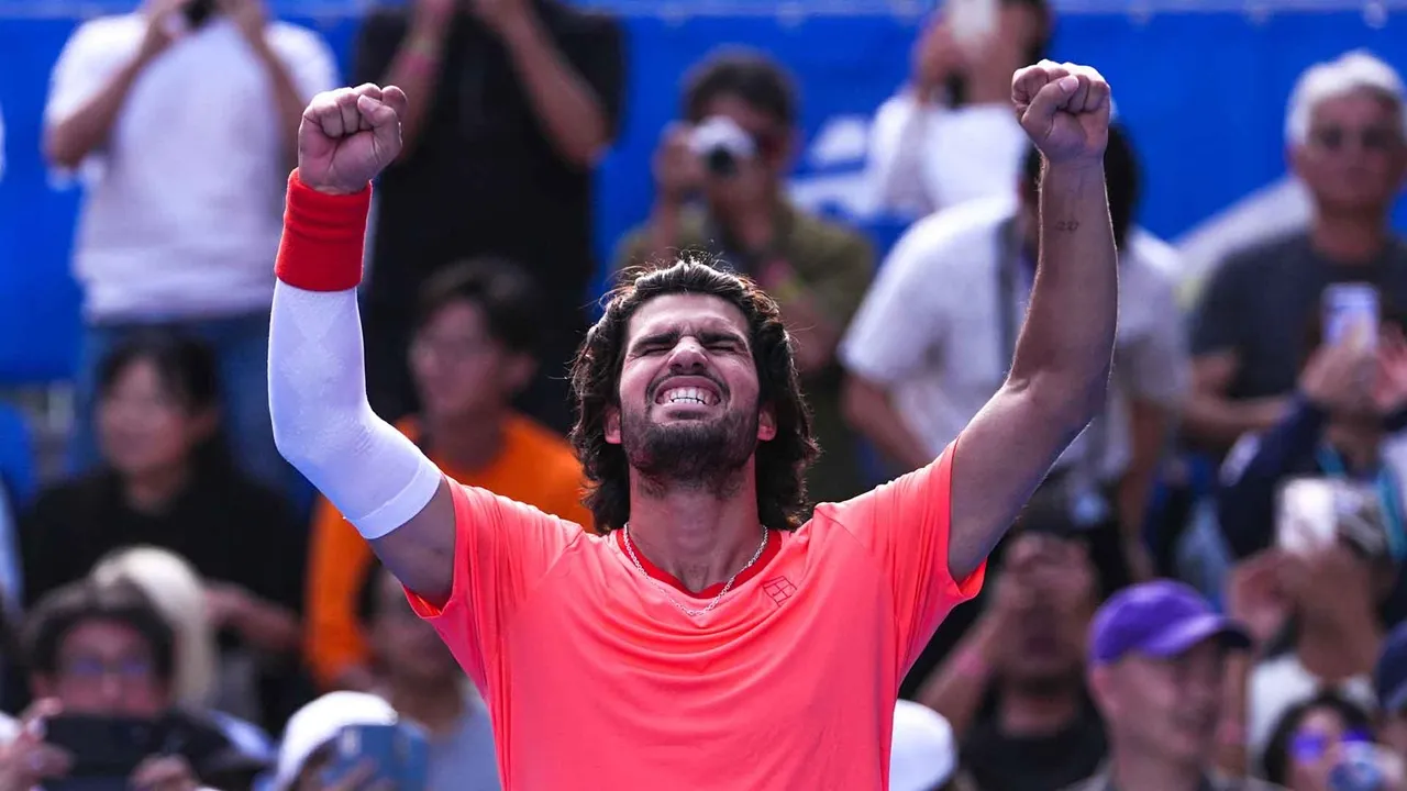 Sempat Terseok, Carlos Alcaraz Segel Satu Tempat Di Perempatfinal Tokyo