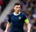 Siap Torehkan 100 Caps Bersama Skotlandia, Robertson Dipuji McGinn