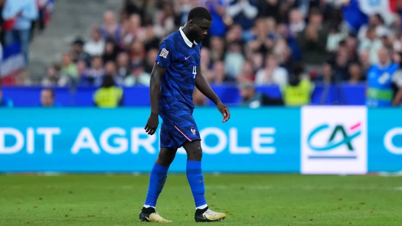 Usai Diusir Wasit pada Laga Lawan Italia, Dayot Upamecano Kembali ke Bayern