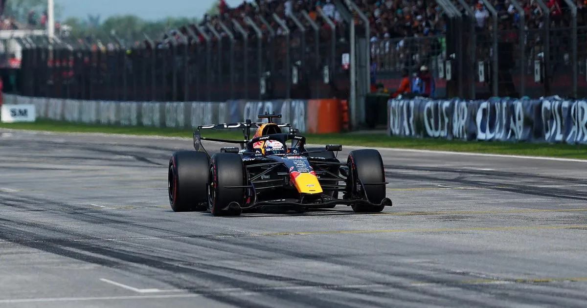 Verstappen Raih Pole di Sepang, Duel Sengit dengan Hamilton - sumber: (racingnews365)