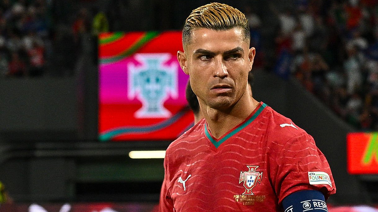 Arturo Vidal Kecam Cara Pelatih Portugal Perlakukan Cristiano Ronaldo