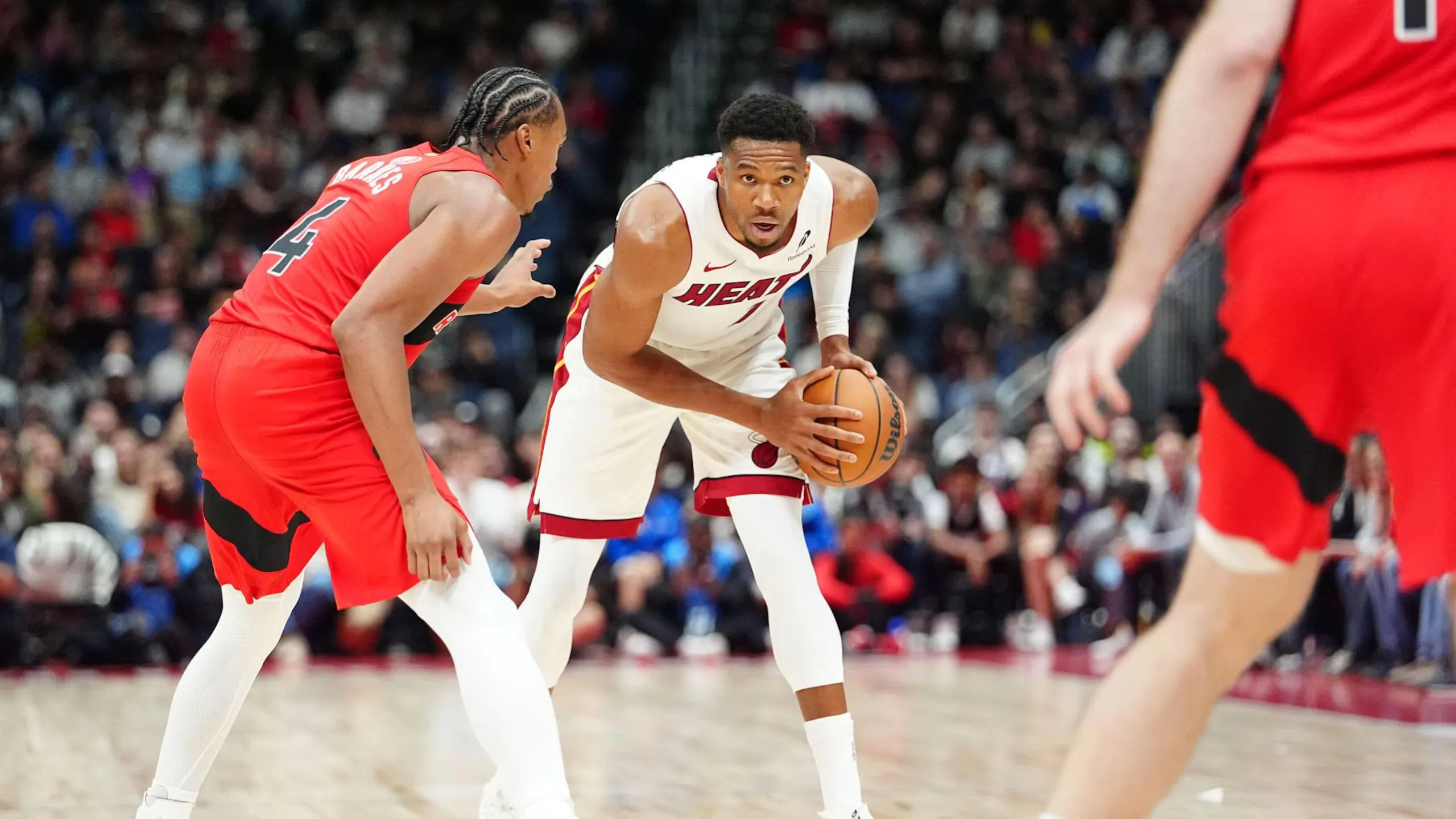Debut Giannis, Miami Heat Unggul Telak atas Raptors - sumber: (mainbasket)