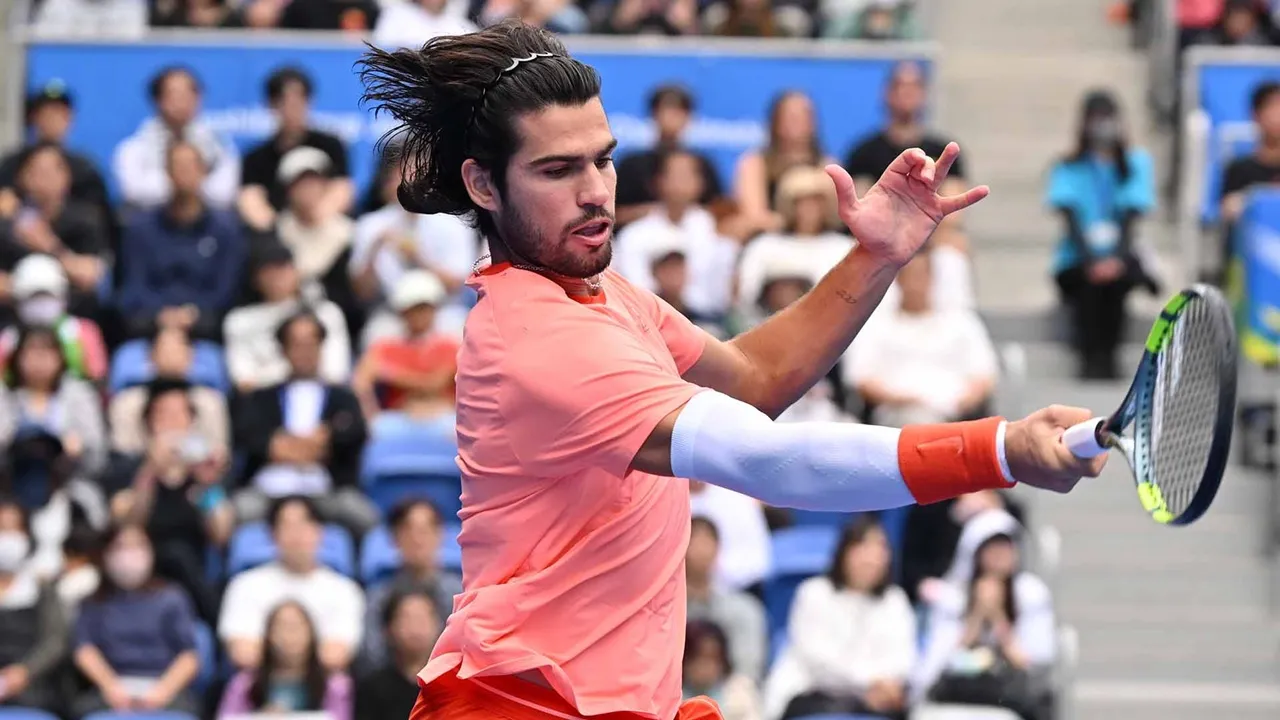 Denis Shapovalov Cedera, Carlos Alcaraz Maju Ke Semifinal Di Tokyo
