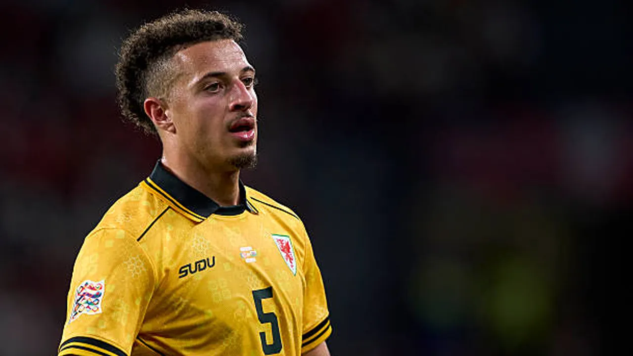 Ethan Ampadu Dipandang Sebagai Salah Satu Gelandang Terbaik di Premier League
