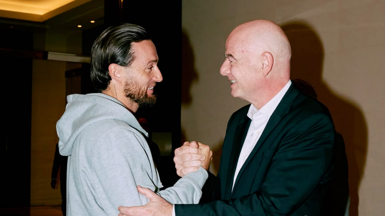 Kesan Marc Klok Berbincang Langsung Dengan Presiden FIFA