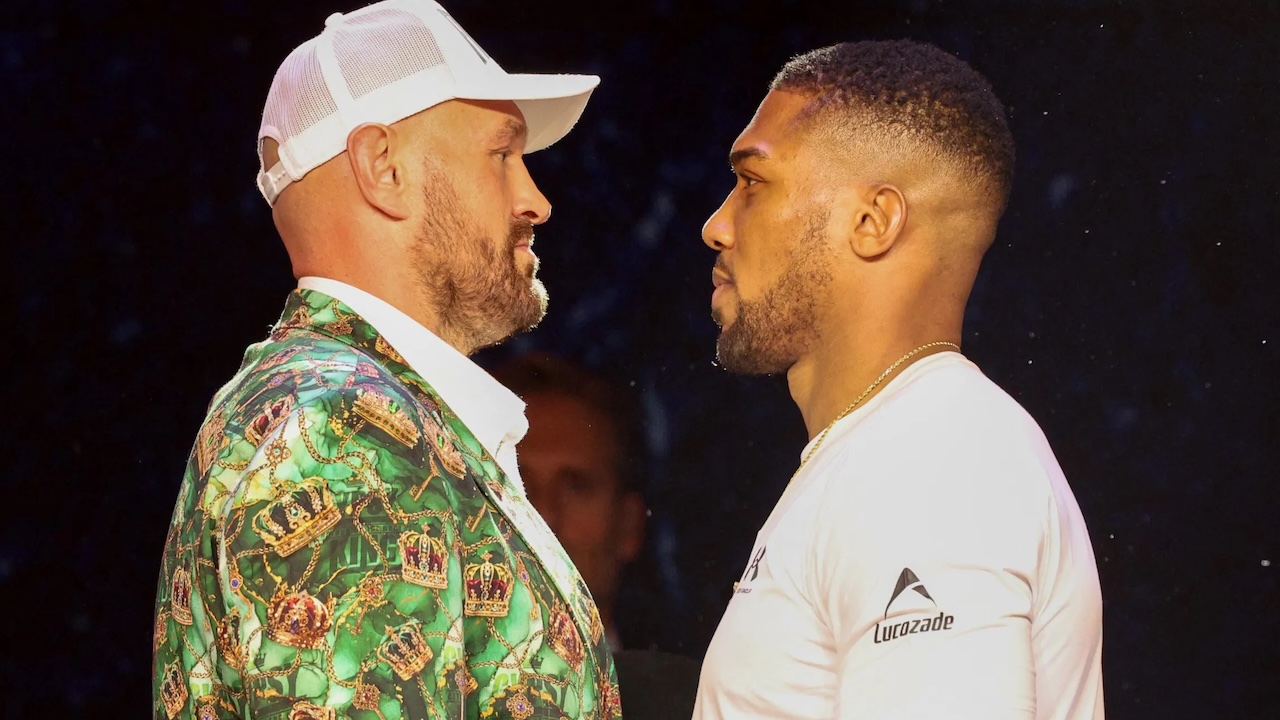 Legenda Tinju Ini Sebut Tyson Fury dan Joshua Layak Bertarung untuk Gelar