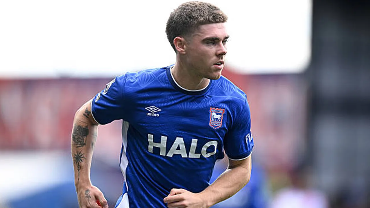 Leif Davis Bangkit di Bawah Gary O'Neil, Fans Ipswich Town Mulai Terpukau