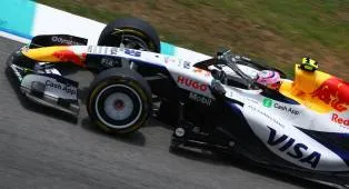 Liam Lawson Bingung Tentukan Strategi Ban di GP Bahrain