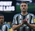 Newcastle United Diminta Hati-hati Mainkan Fabian Schar di Lini Tengah