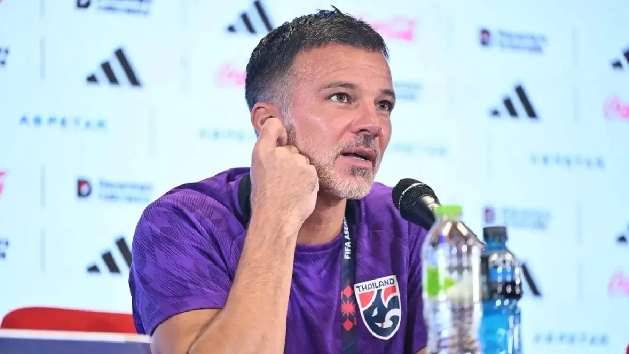 Pelatih Timnas Thailand, Anthony Hudson optimistis bisa kalahkan Timnas Indonesia di hadapan puluhan ribu suporter di GBK.