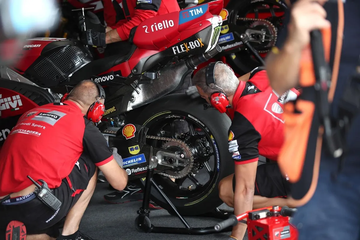 Pentingnya Pelajaran dari Drama Ban di MotoGP Motegi - sumber: (motorsport)