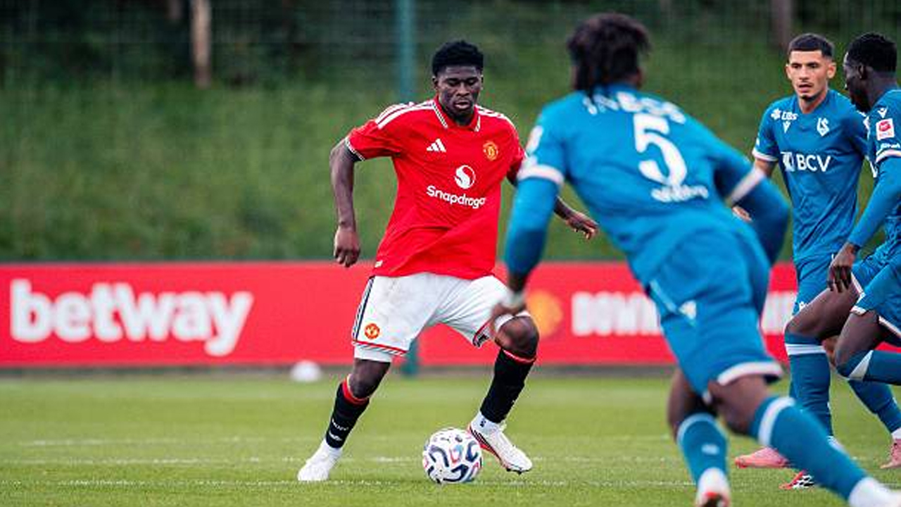 Pulih dari Cedera, Carlos Baleba Akhirnya Debut Bersama Manchester United