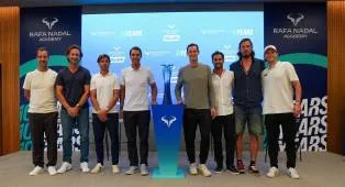 Rayakan Hari Jadi Akademi Tenis, Rafael Nadal Kembali Ke Lapangan