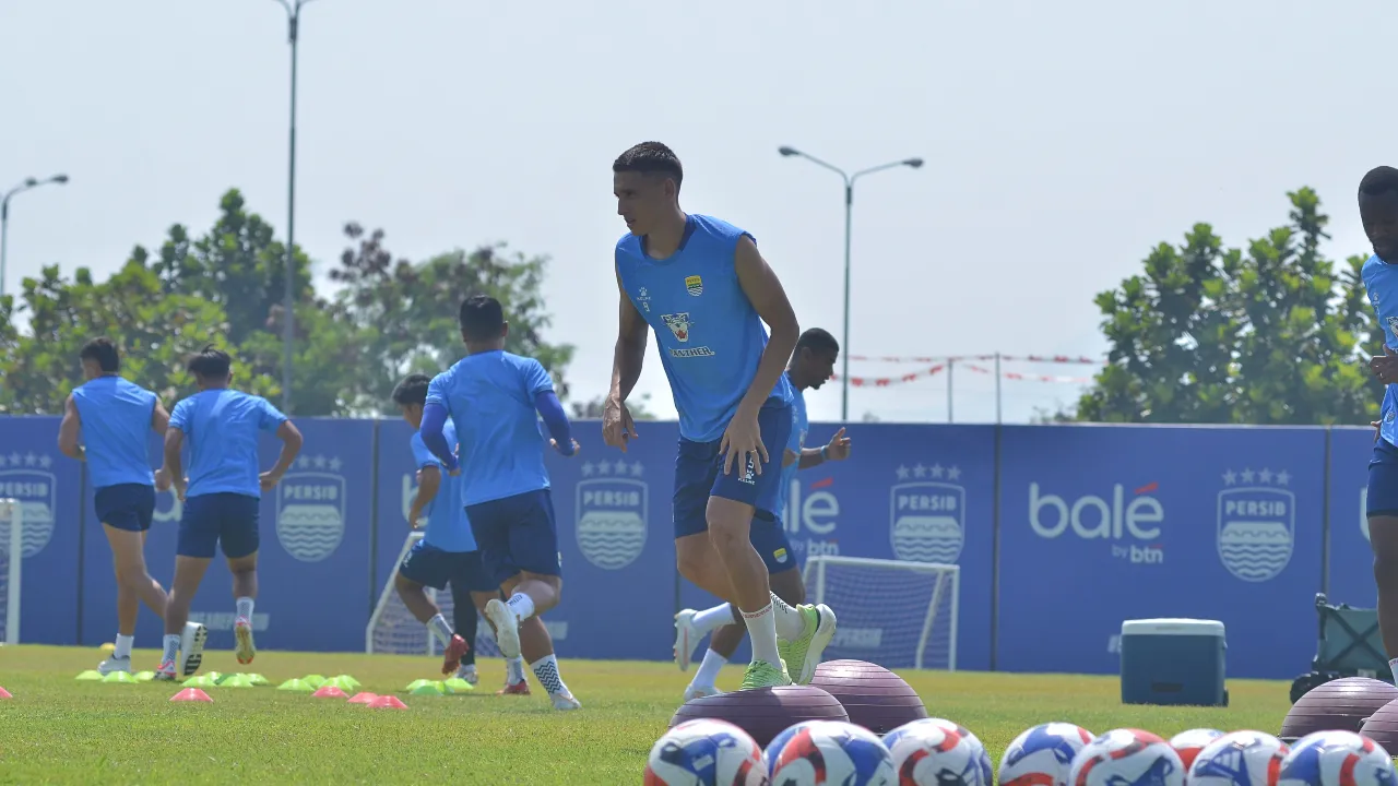Winger Persib, Luka Menalo