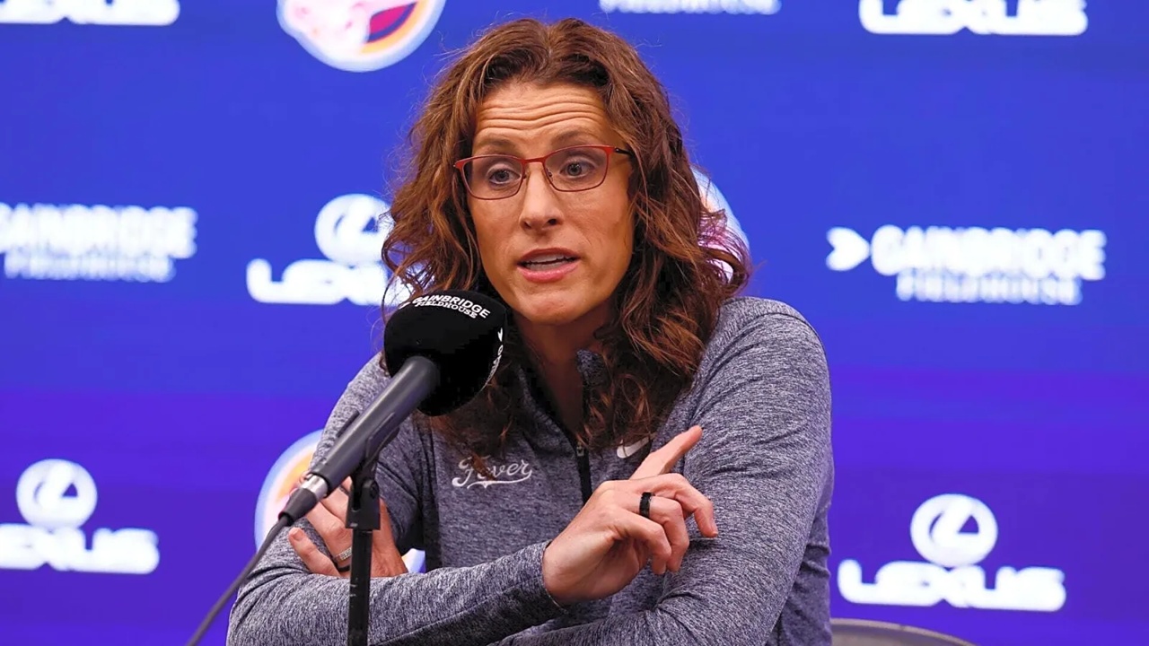 Stephanie White Berharap Tetap Melatih Indiana Fever
