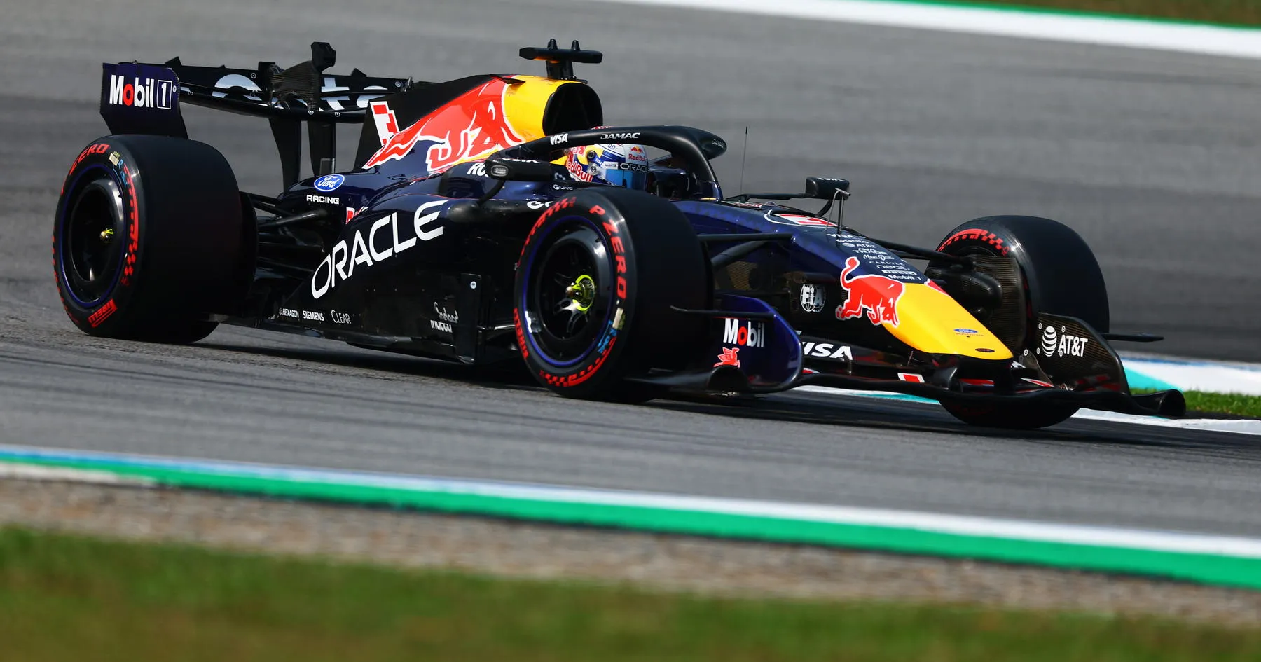 Verstappen Dapat Dukungan Akhiri Puasa Kemenangan F1 - sumber: (racingnews365)