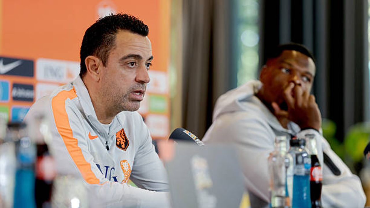 Xavi Hernandez dan Denzel Dumfries Kritik Format Baru Jeda Internasional